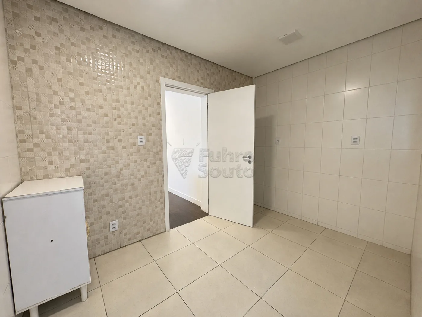 Comprar Casa / Condom&iacute;nio em Pelotas R$ 1.800.000,00 - Foto 6
