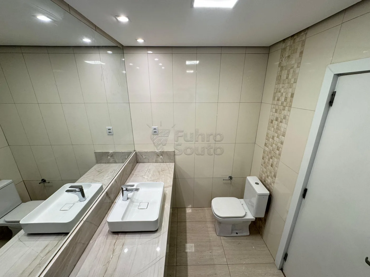 Comprar Casa / Condom&iacute;nio em Pelotas R$ 1.800.000,00 - Foto 15