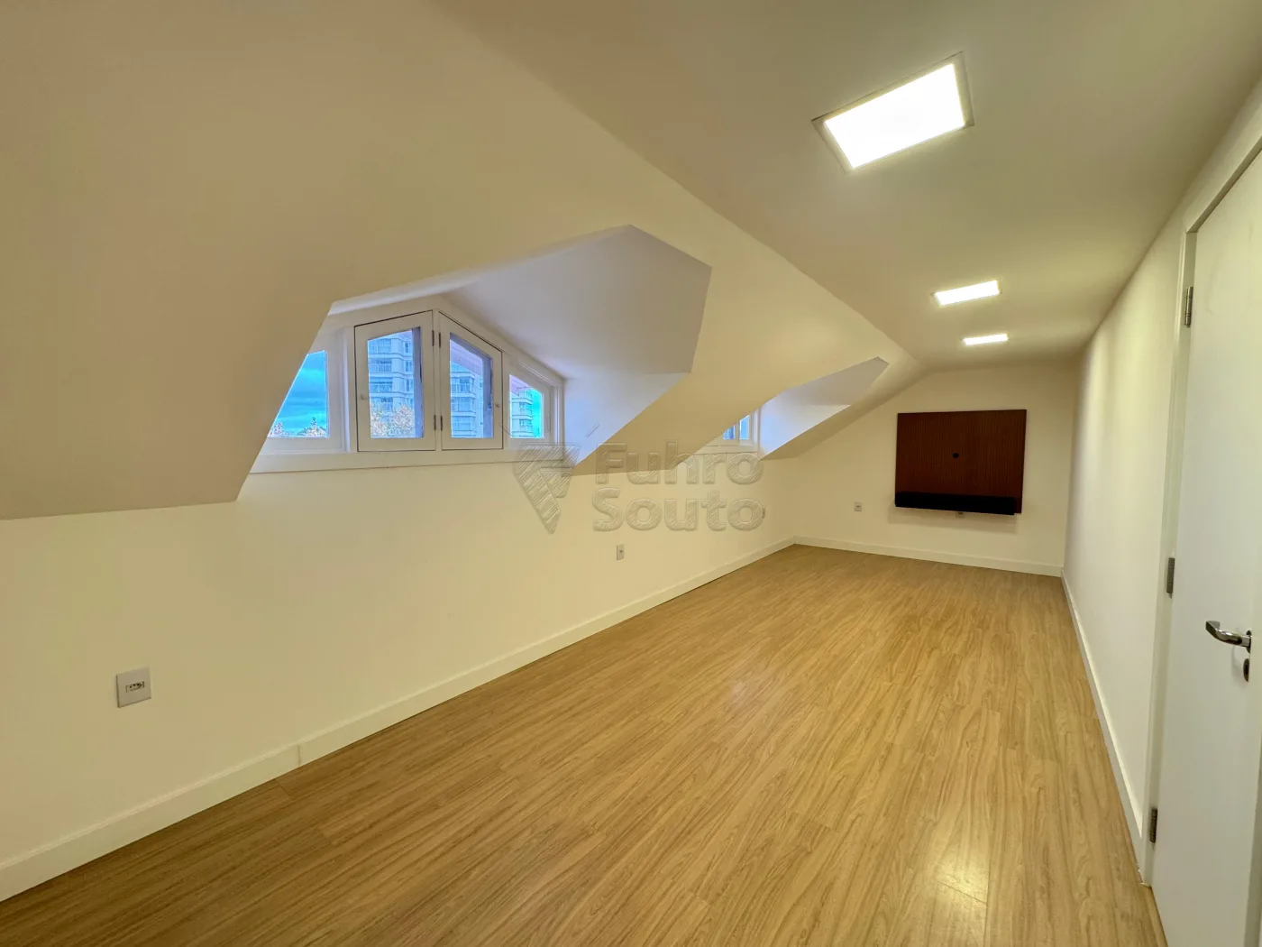 Comprar Casa / Condom&iacute;nio em Pelotas R$ 1.800.000,00 - Foto 18