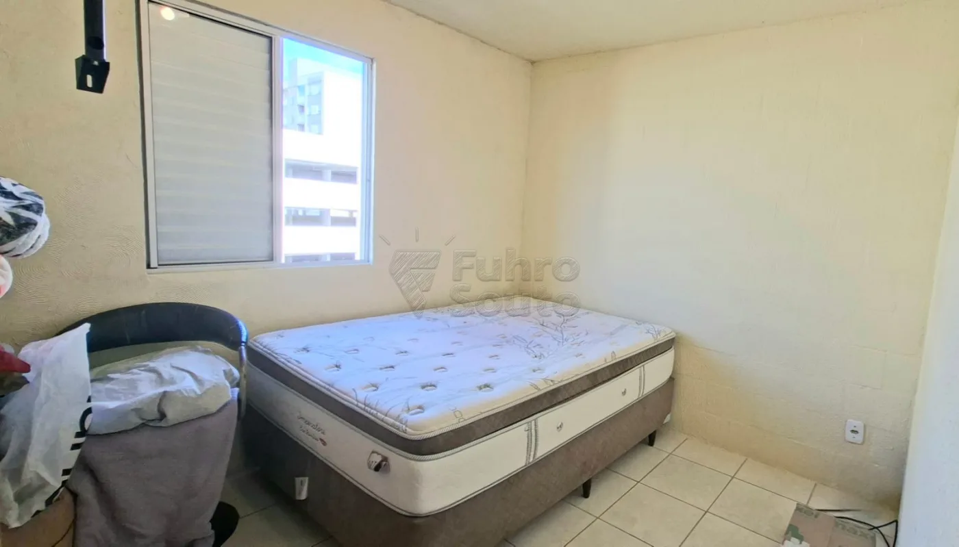 Comprar Apartamento / Padr&atilde;o em Pelotas R$ 130.000,00 - Foto 4
