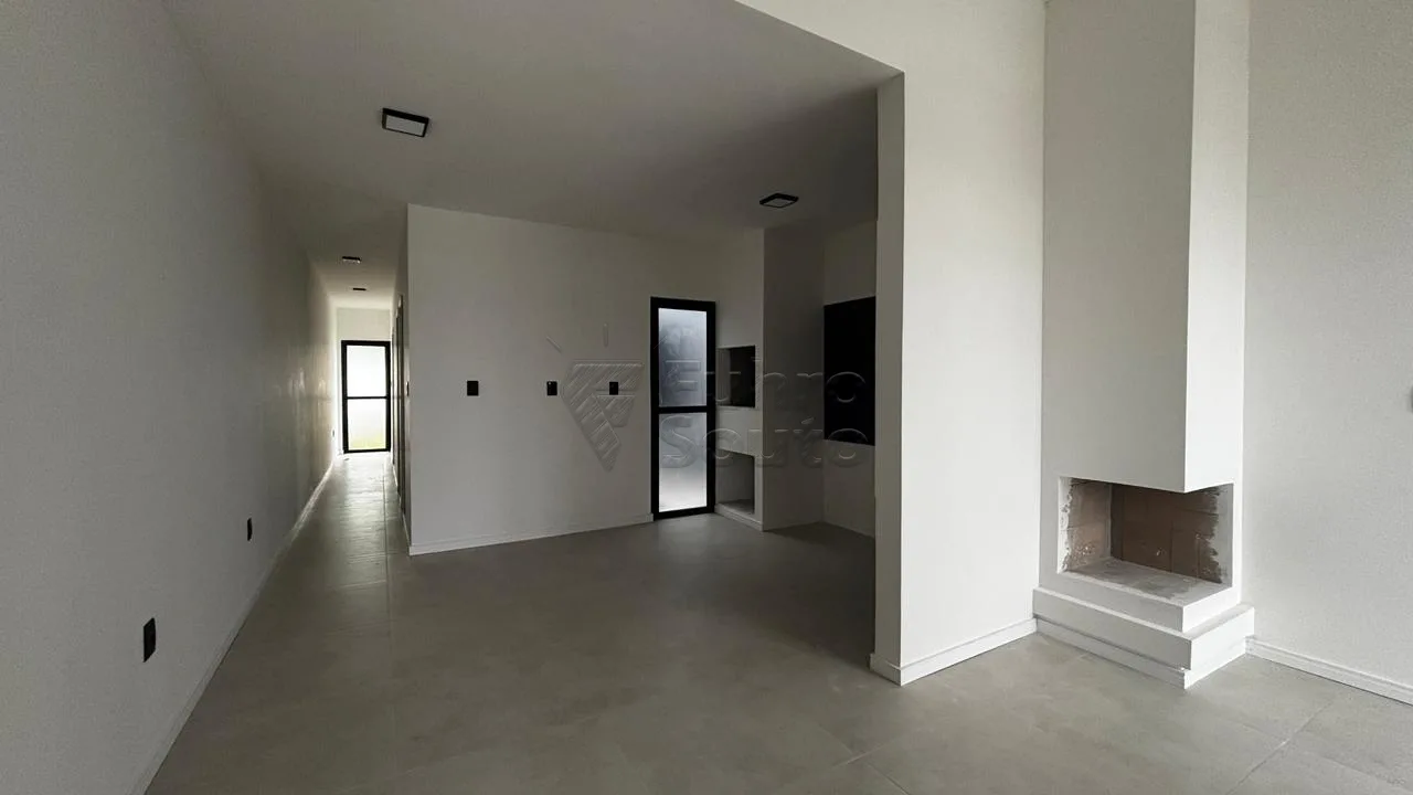Comprar Casa / Padr&atilde;o em Pelotas R$ 320.000,00 - Foto 1