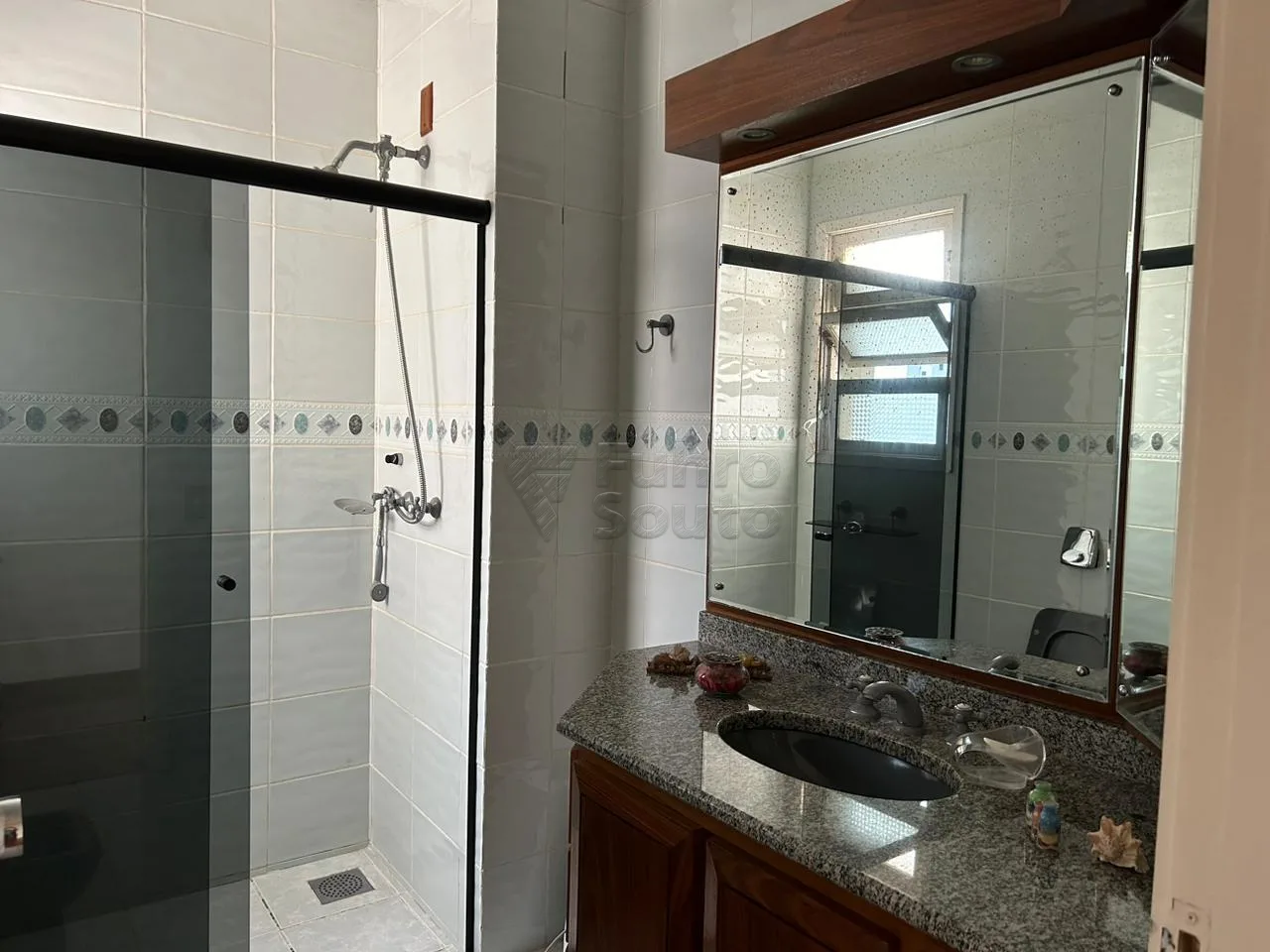 Comprar Apartamento / Padr&atilde;o em Pelotas R$ 320.000,00 - Foto 8