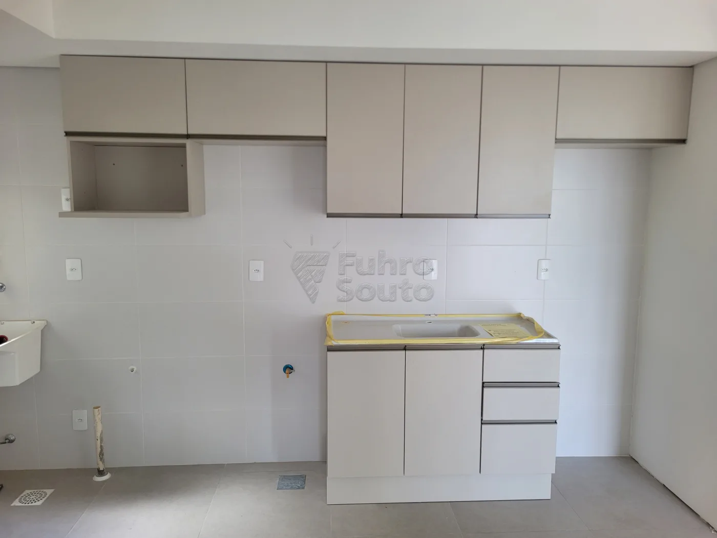Comprar Apartamento / Padr&atilde;o em Pelotas R$ 297.000,00 - Foto 3