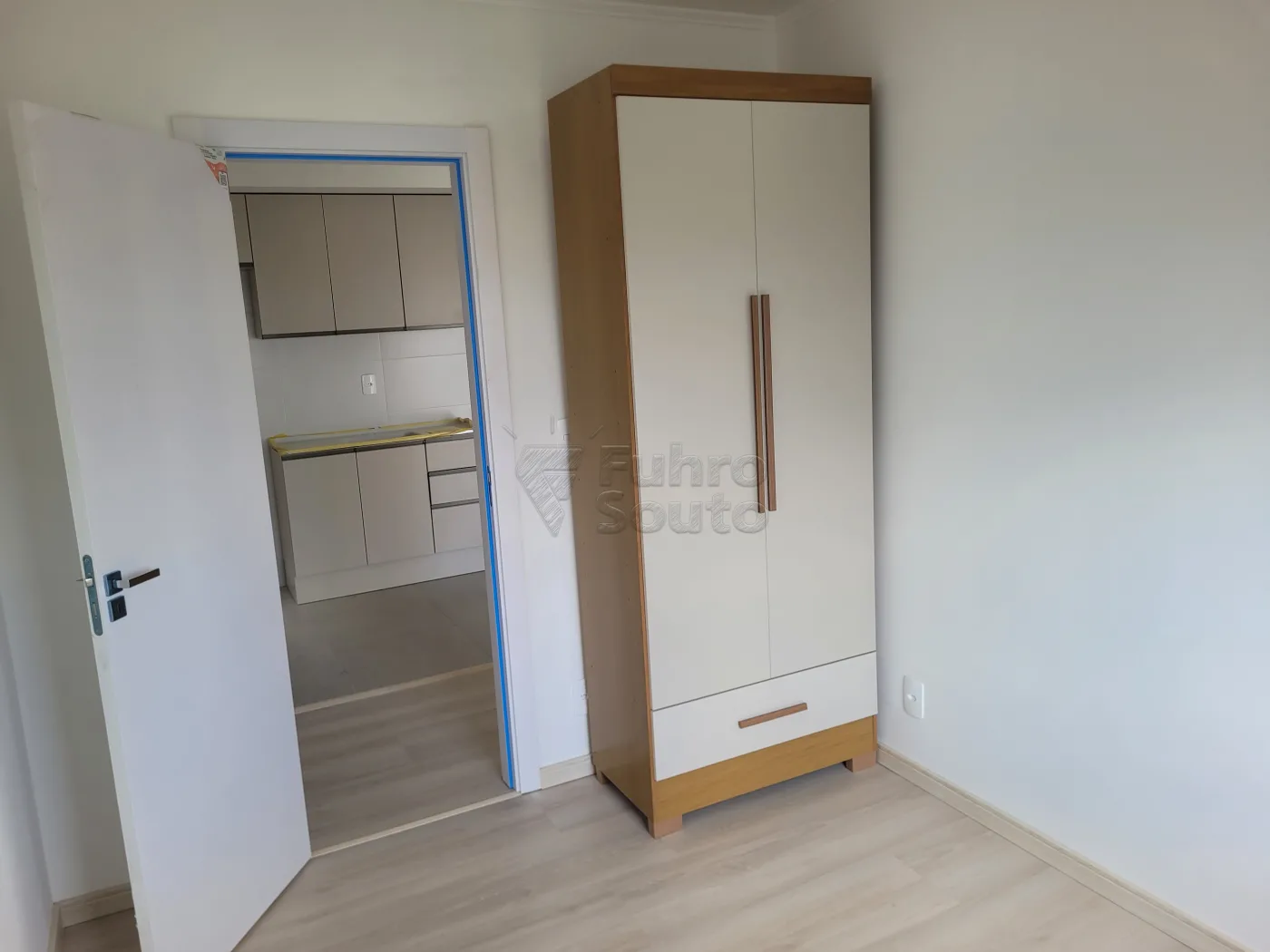 Comprar Apartamento / Padr&atilde;o em Pelotas R$ 297.000,00 - Foto 5