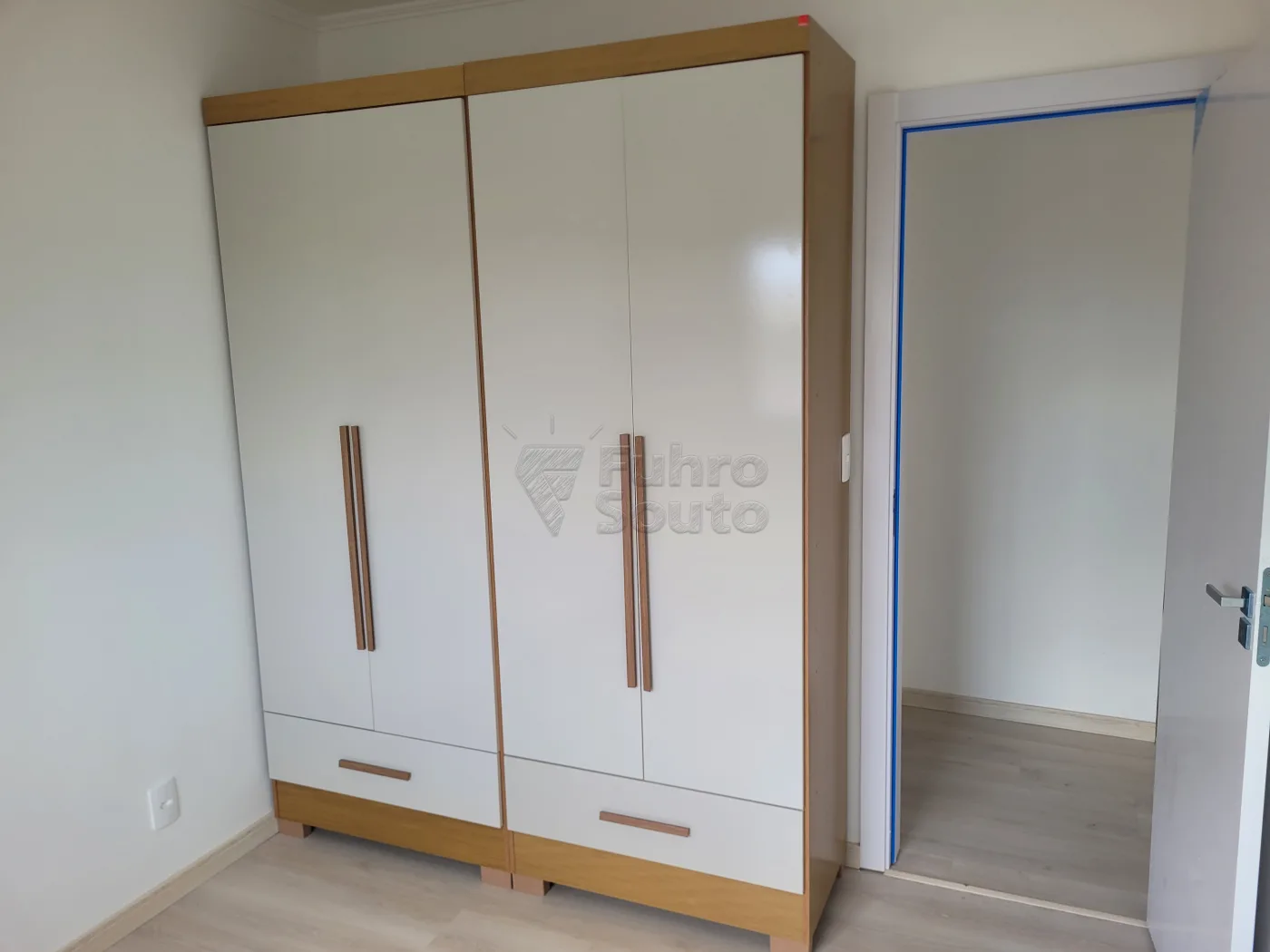 Comprar Apartamento / Padr&atilde;o em Pelotas R$ 297.000,00 - Foto 6