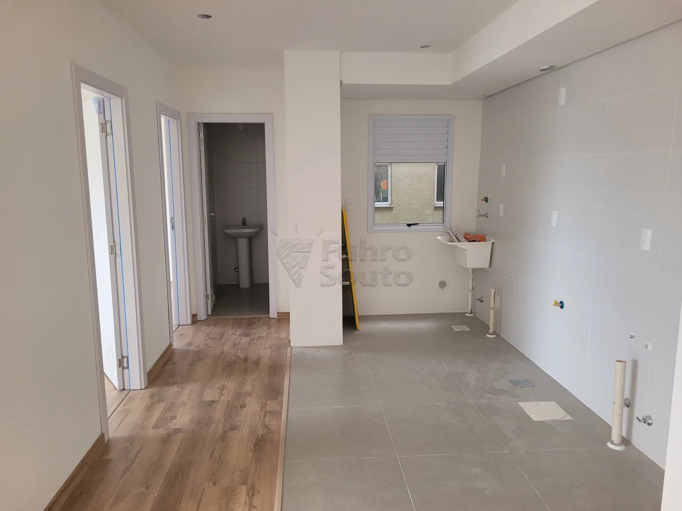 Comprar Apartamento / Padr&atilde;o em Pelotas R$ 265.000,00 - Foto 2