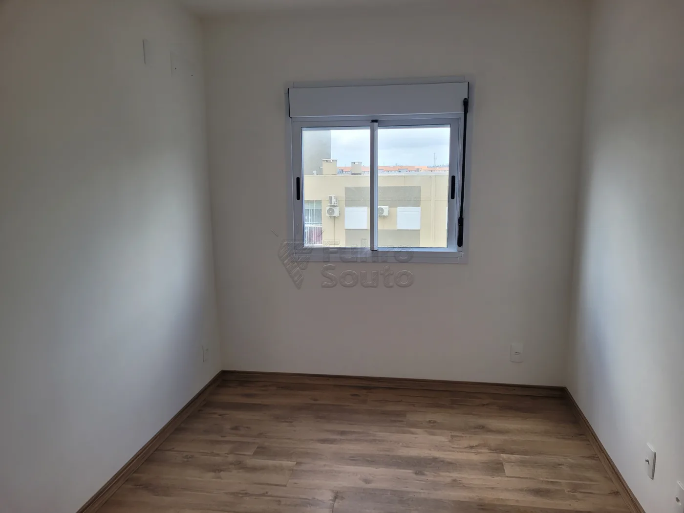 Comprar Apartamento / Padr&atilde;o em Pelotas R$ 265.000,00 - Foto 5