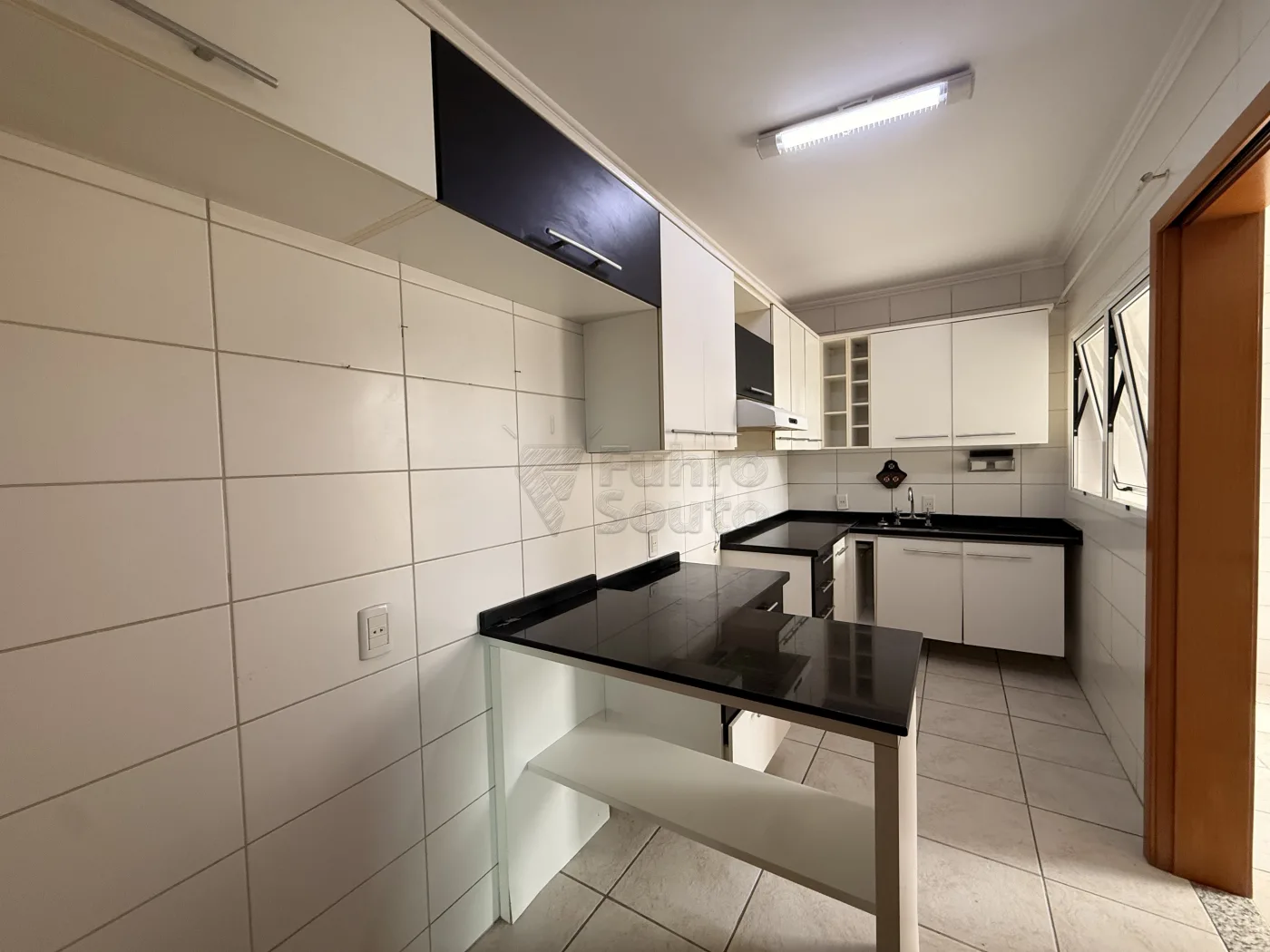 Comprar Apartamento / Padr&atilde;o em Pelotas R$ 650.000,00 - Foto 3