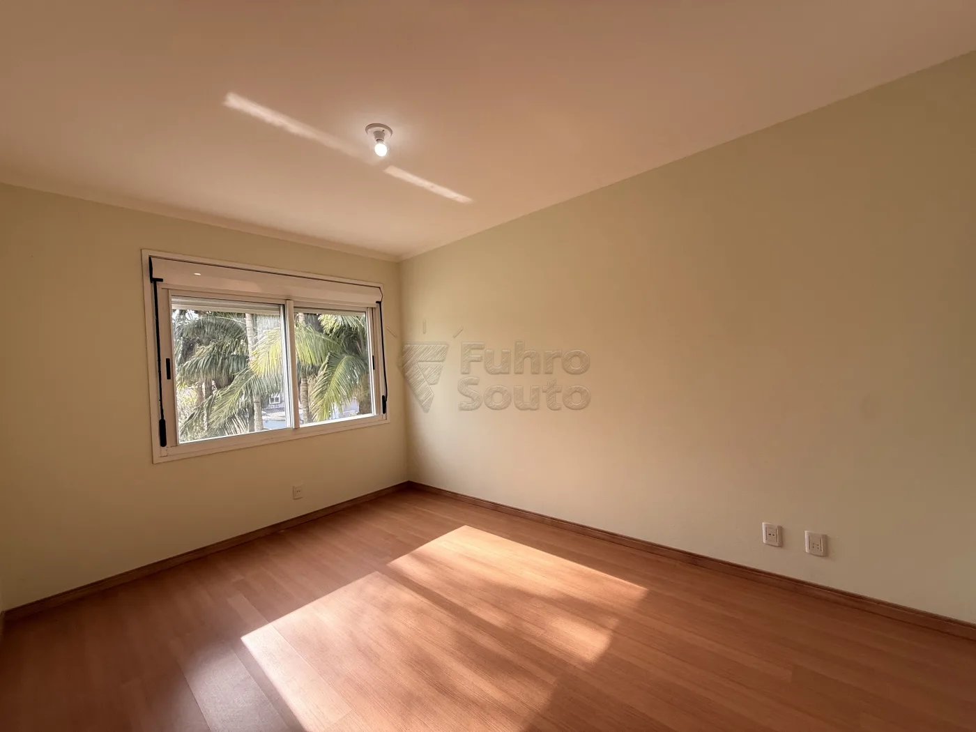 Comprar Apartamento / Padr&atilde;o em Pelotas R$ 650.000,00 - Foto 5