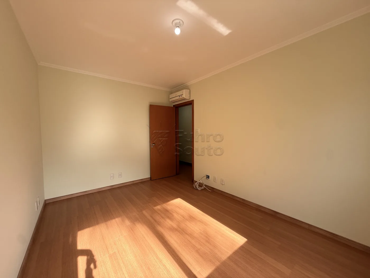 Comprar Apartamento / Padr&atilde;o em Pelotas R$ 650.000,00 - Foto 6