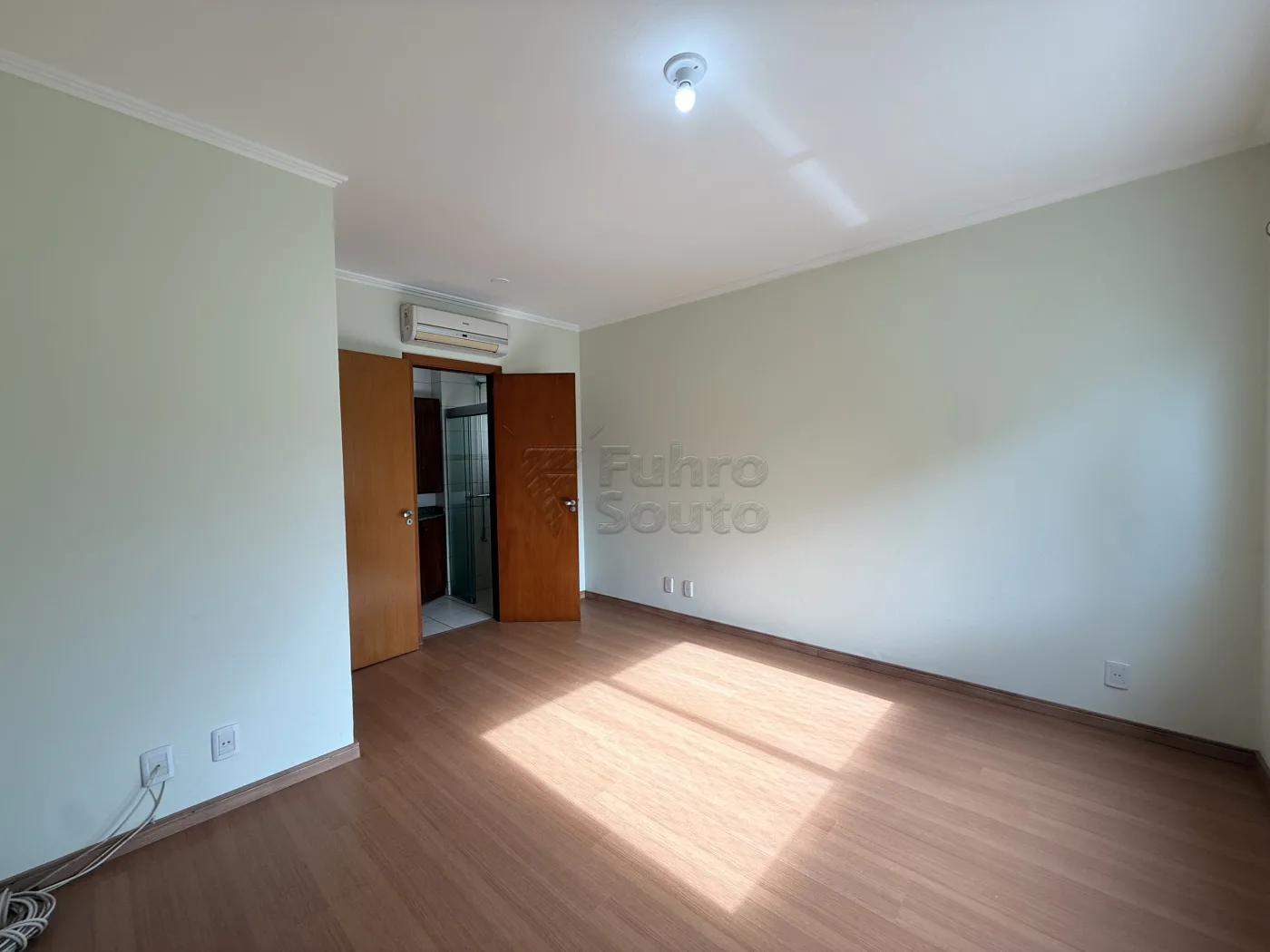 Comprar Apartamento / Padr&atilde;o em Pelotas R$ 650.000,00 - Foto 7