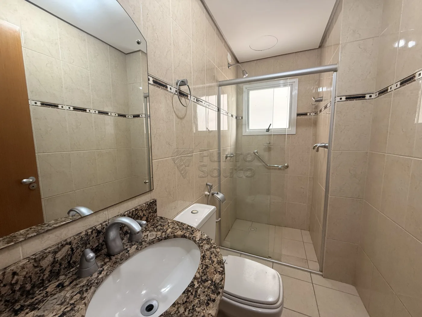 Comprar Apartamento / Padr&atilde;o em Pelotas R$ 650.000,00 - Foto 8