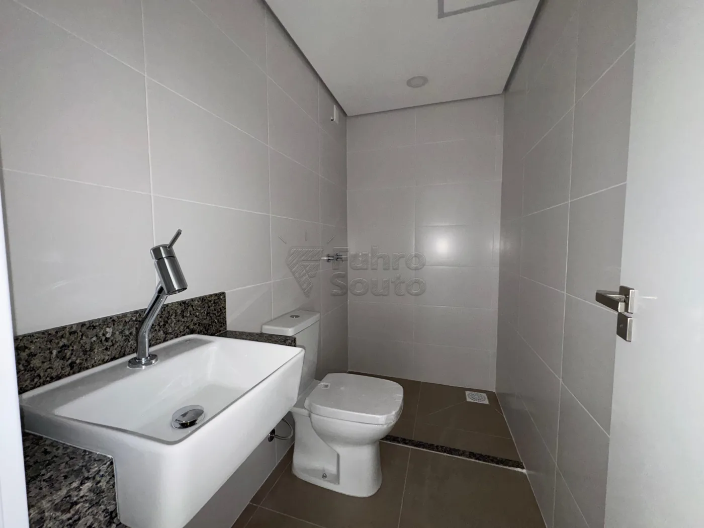 Comprar Apartamento / Padr&atilde;o em Pelotas R$ 548.000,00 - Foto 7