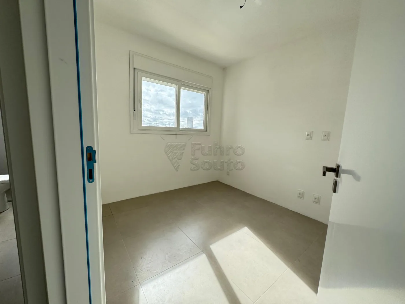 Comprar Apartamento / Padr&atilde;o em Pelotas R$ 548.000,00 - Foto 6