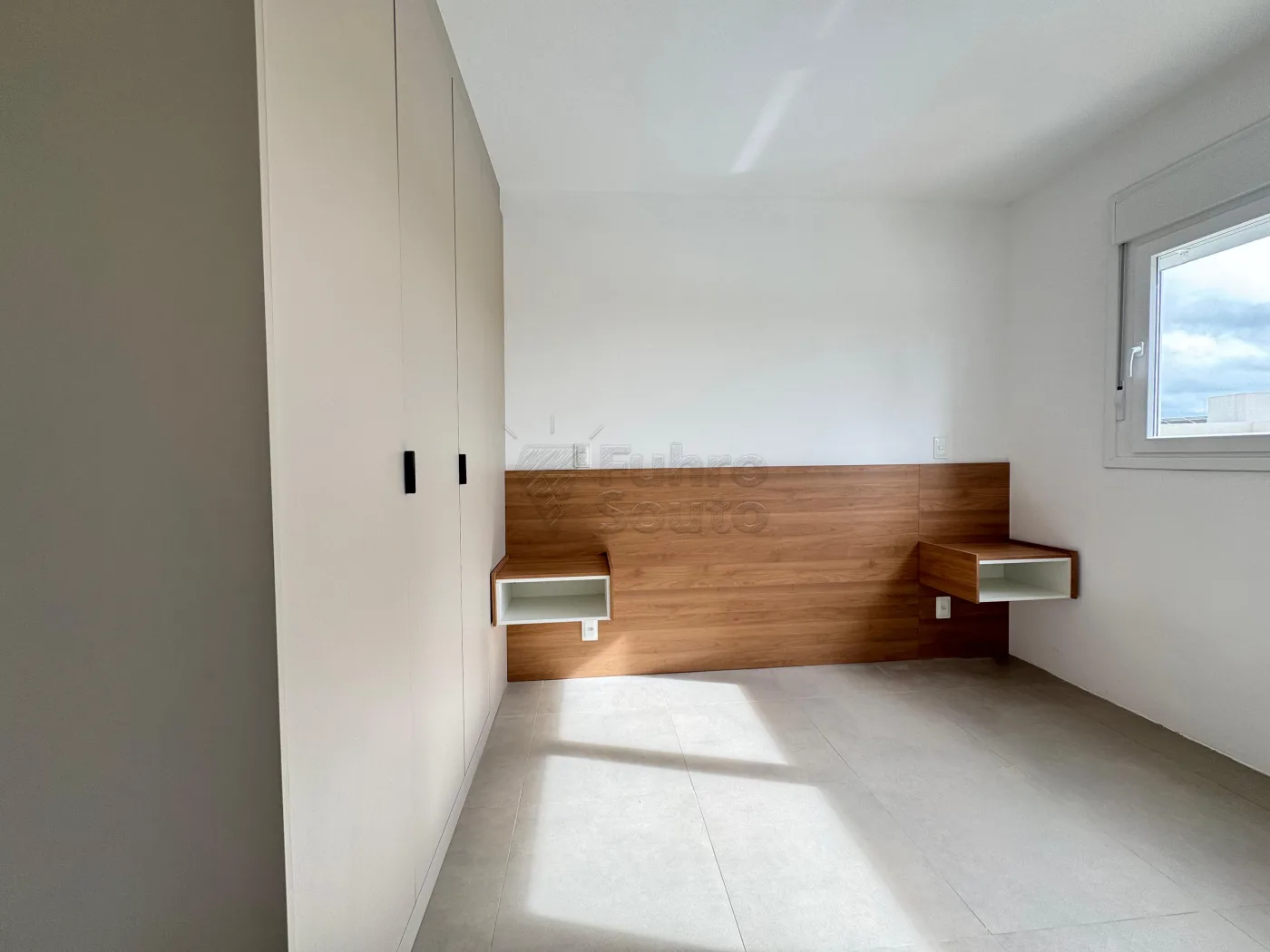 Comprar Apartamento / Padr&atilde;o em Pelotas R$ 548.000,00 - Foto 4