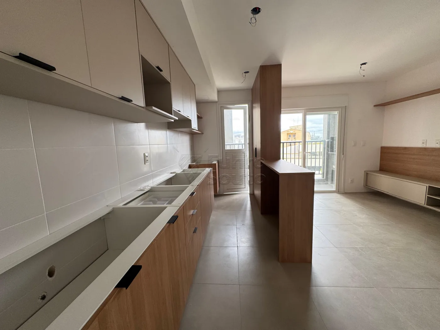 Comprar Apartamento / Padr&atilde;o em Pelotas R$ 548.000,00 - Foto 2