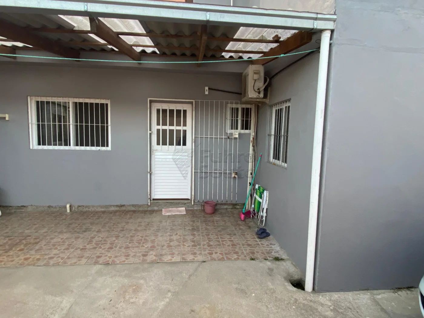 Comprar Casa / Padr&atilde;o em Pelotas R$ 320.000,00 - Foto 8
