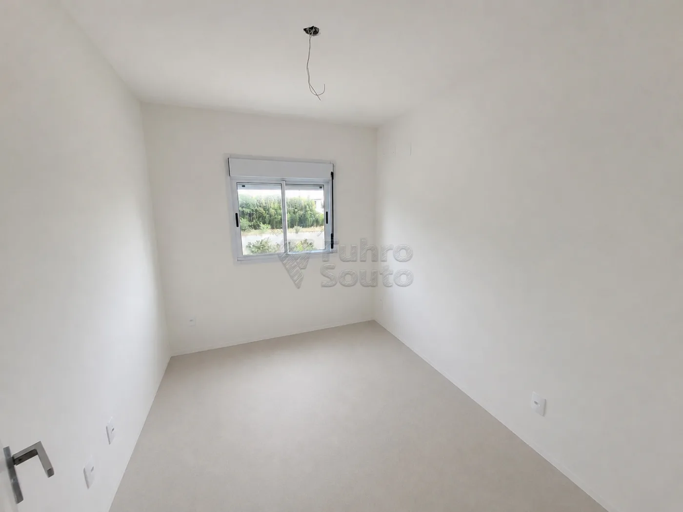 Comprar Apartamento / Padr&atilde;o em Pelotas R$ 244.000,00 - Foto 4