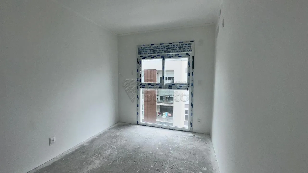Comprar Apartamento / Padr&atilde;o em Pelotas R$ 490.000,00 - Foto 4