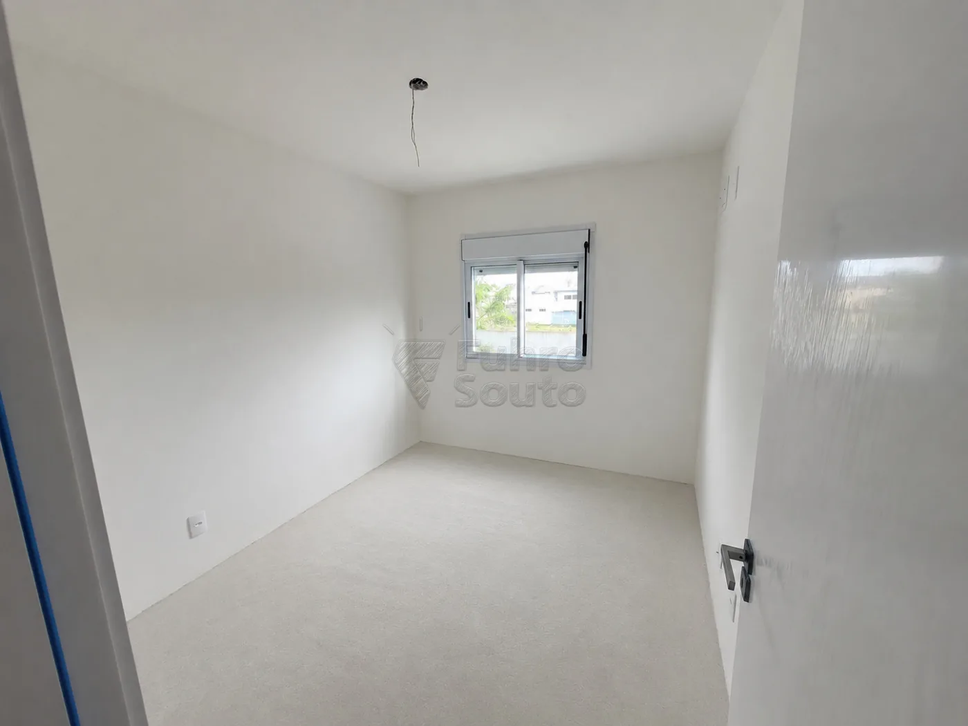Comprar Apartamento / Padr&atilde;o em Pelotas R$ 235.000,00 - Foto 3