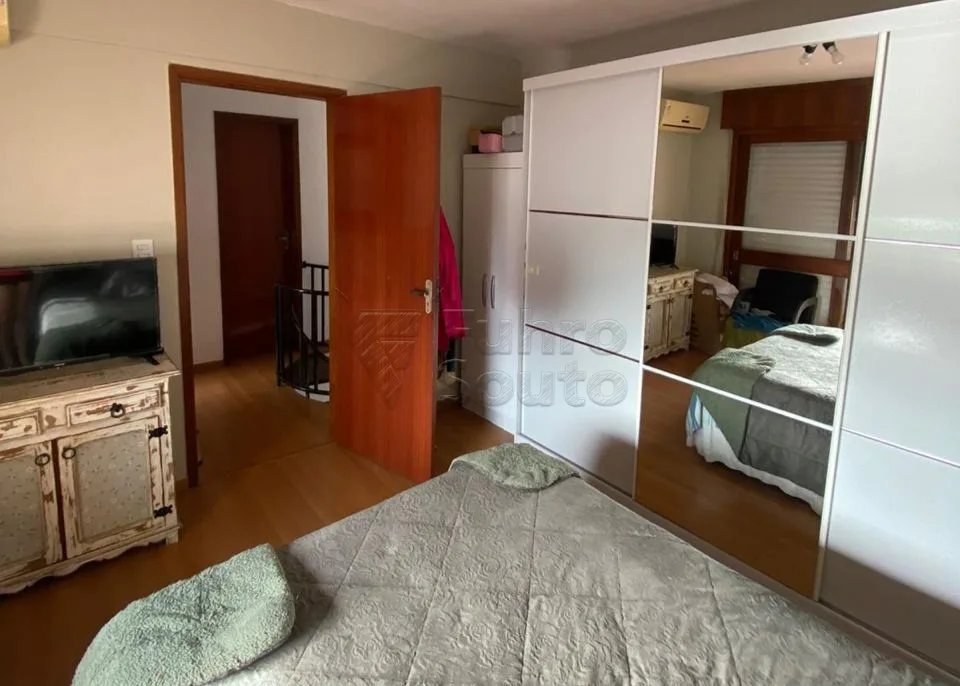 Comprar Apartamento / Padr&atilde;o em Pelotas R$ 280.000,00 - Foto 4