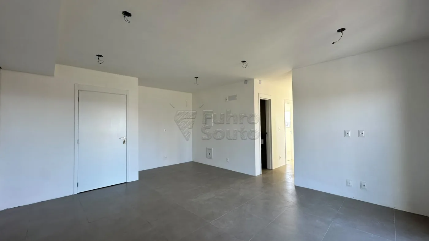 Comprar Apartamento / Padr&atilde;o em Pelotas R$ 590.000,00 - Foto 4