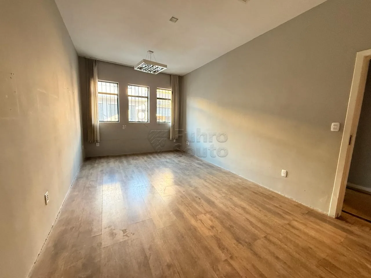 Comprar Comercial / Casa em Pelotas R$ 640.000,00 - Foto 3