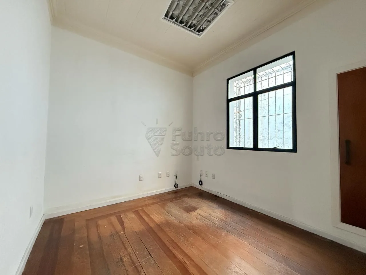 Comprar Comercial / Casa em Pelotas R$ 640.000,00 - Foto 4