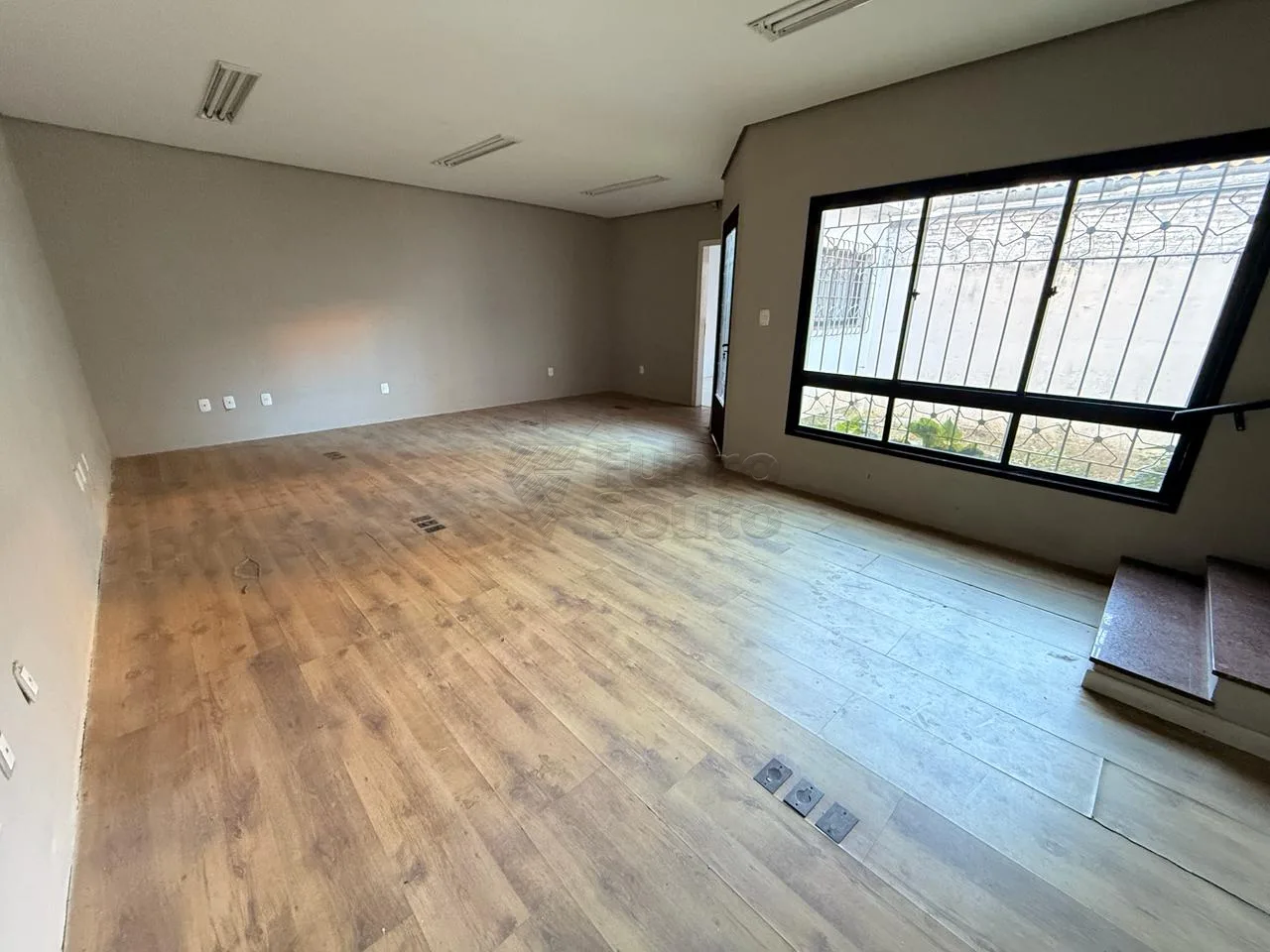 Comprar Comercial / Casa em Pelotas R$ 640.000,00 - Foto 1
