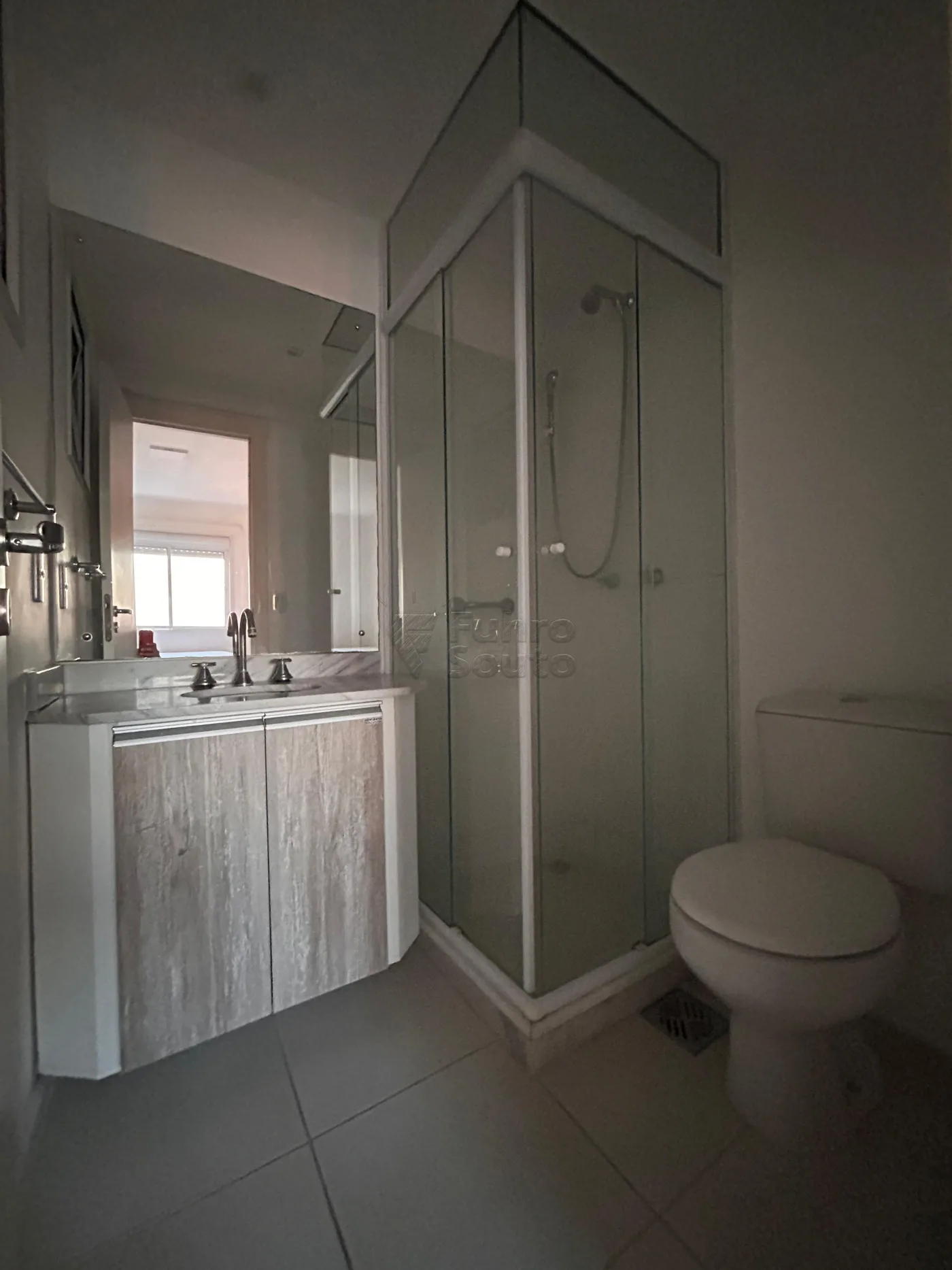 Comprar Apartamento / Padr&atilde;o em Pelotas R$ 360.000,00 - Foto 10