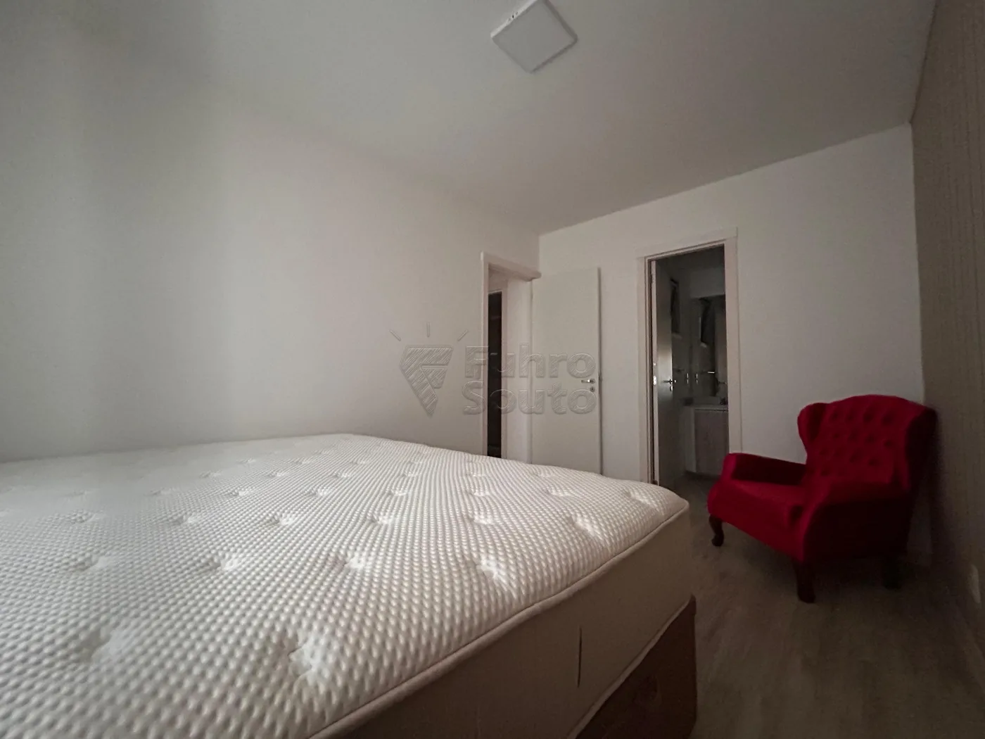 Comprar Apartamento / Padr&atilde;o em Pelotas R$ 360.000,00 - Foto 6