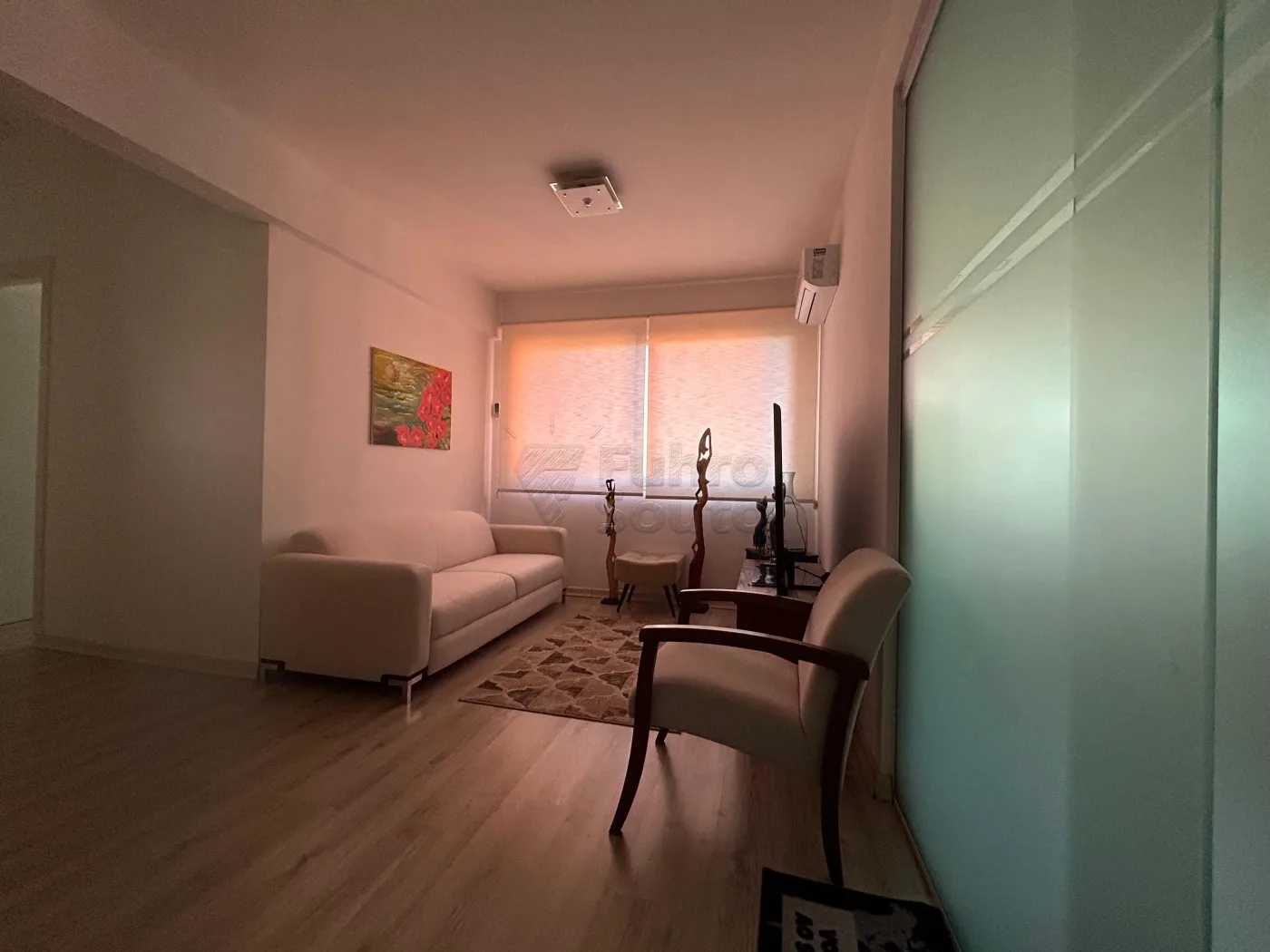 Comprar Apartamento / Padr&atilde;o em Pelotas R$ 360.000,00 - Foto 2