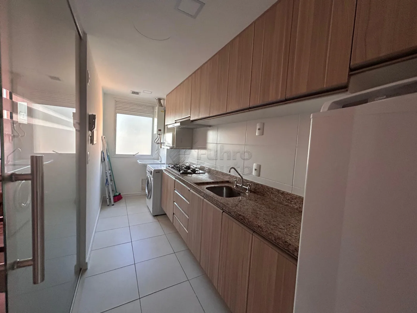 Comprar Apartamento / Padr&atilde;o em Pelotas R$ 360.000,00 - Foto 5