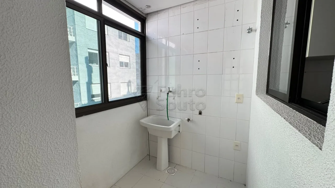 Comprar Apartamento / Padr&atilde;o em Pelotas R$ 920.000,00 - Foto 12