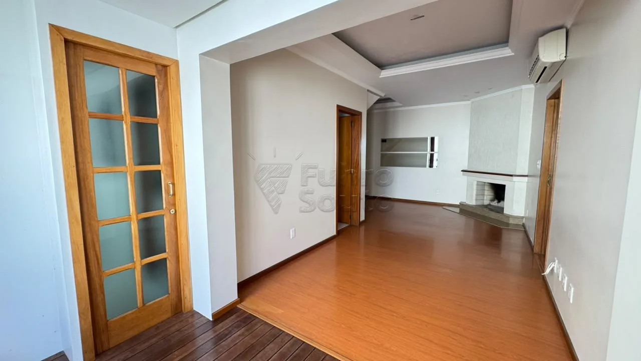 Comprar Apartamento / Padr&atilde;o em Pelotas R$ 920.000,00 - Foto 2