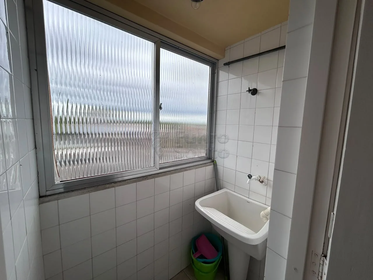 Comprar Apartamento / Padr&atilde;o em Pelotas R$ 214.000,00 - Foto 7