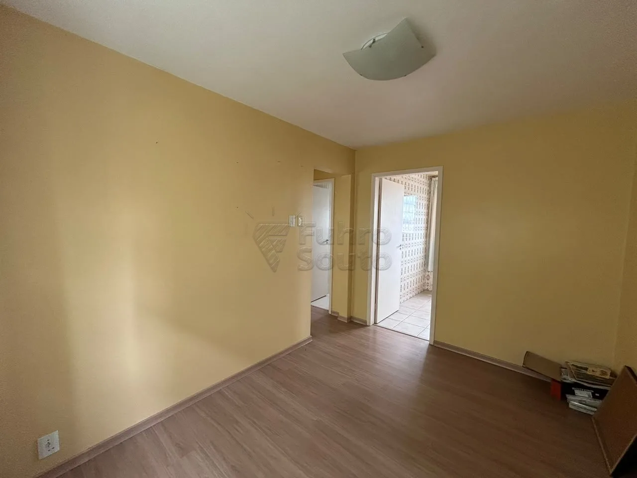 Comprar Apartamento / Padr&atilde;o em Pelotas R$ 214.000,00 - Foto 2