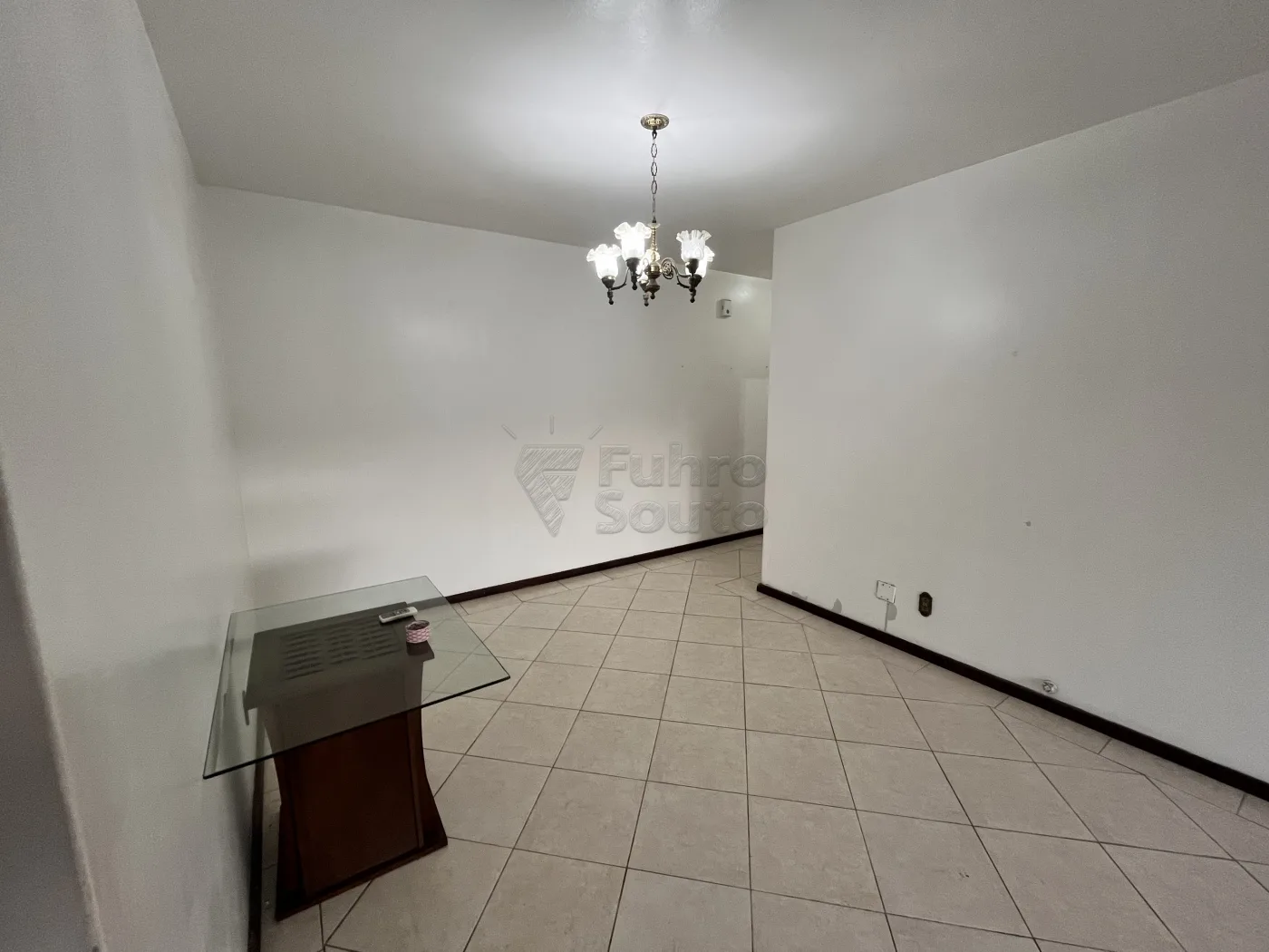 Comprar Apartamento / Padr&atilde;o em Pelotas R$ 340.000,00 - Foto 3