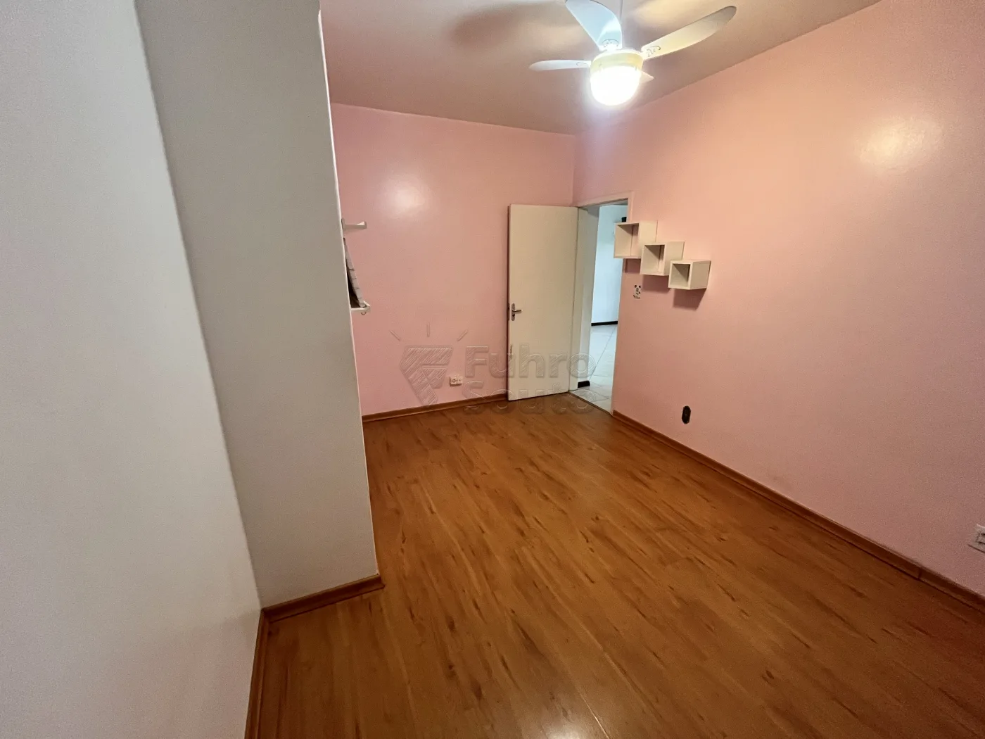 Comprar Apartamento / Padr&atilde;o em Pelotas R$ 340.000,00 - Foto 9
