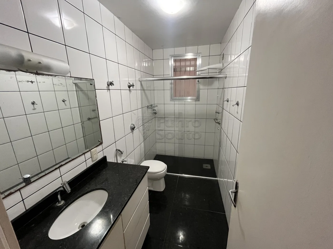Comprar Apartamento / Padr&atilde;o em Pelotas R$ 340.000,00 - Foto 10
