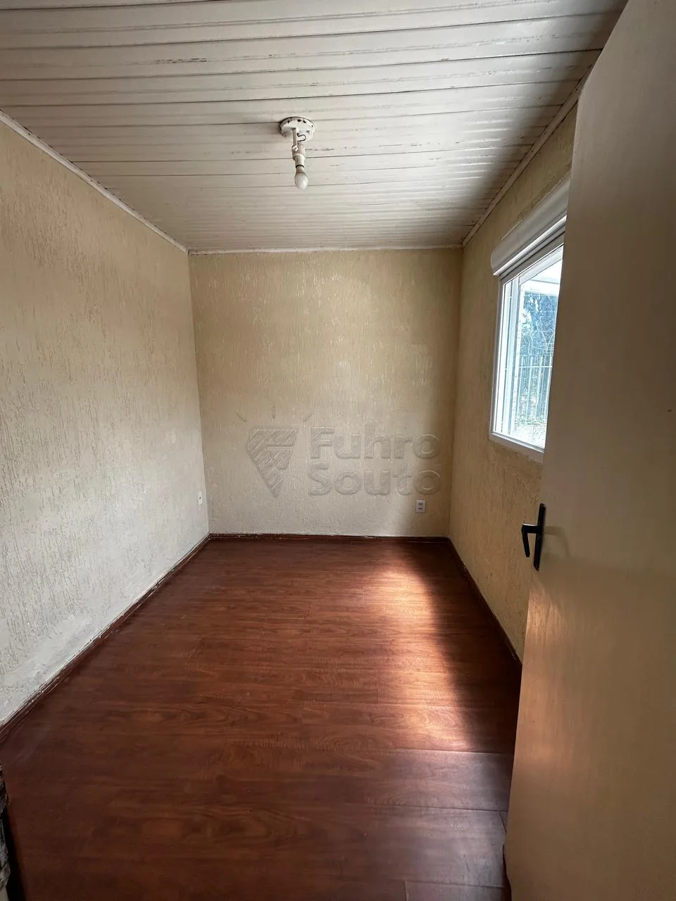 Comprar Casa / Padr&atilde;o em Pelotas R$ 288.000,00 - Foto 2