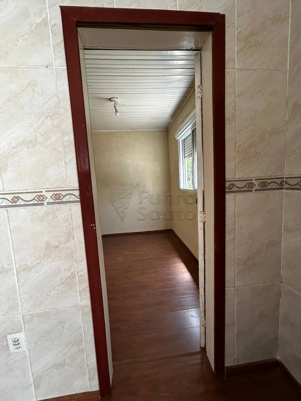 Comprar Casa / Padr&atilde;o em Pelotas R$ 288.000,00 - Foto 4