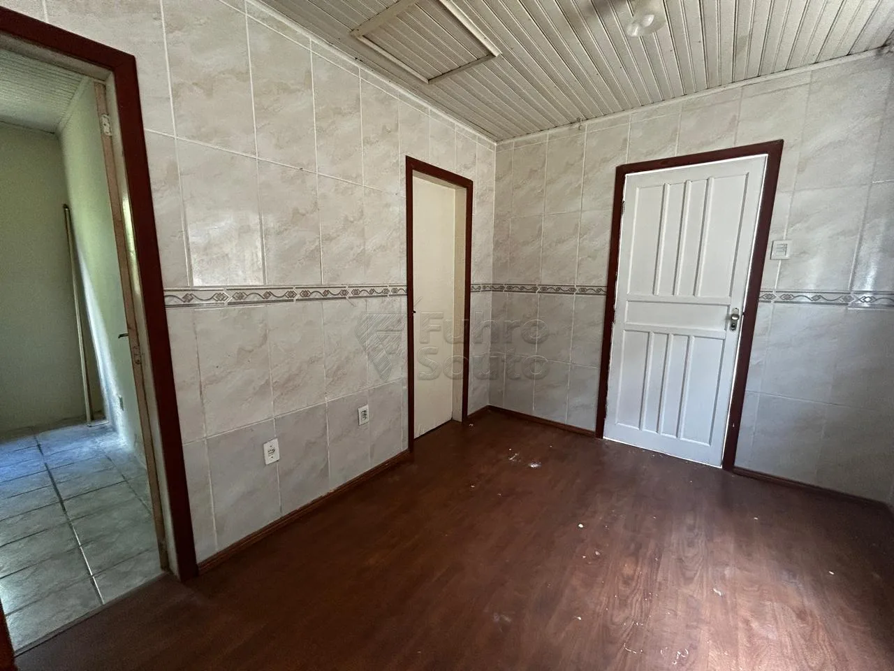 Comprar Casa / Padr&atilde;o em Pelotas R$ 288.000,00 - Foto 5
