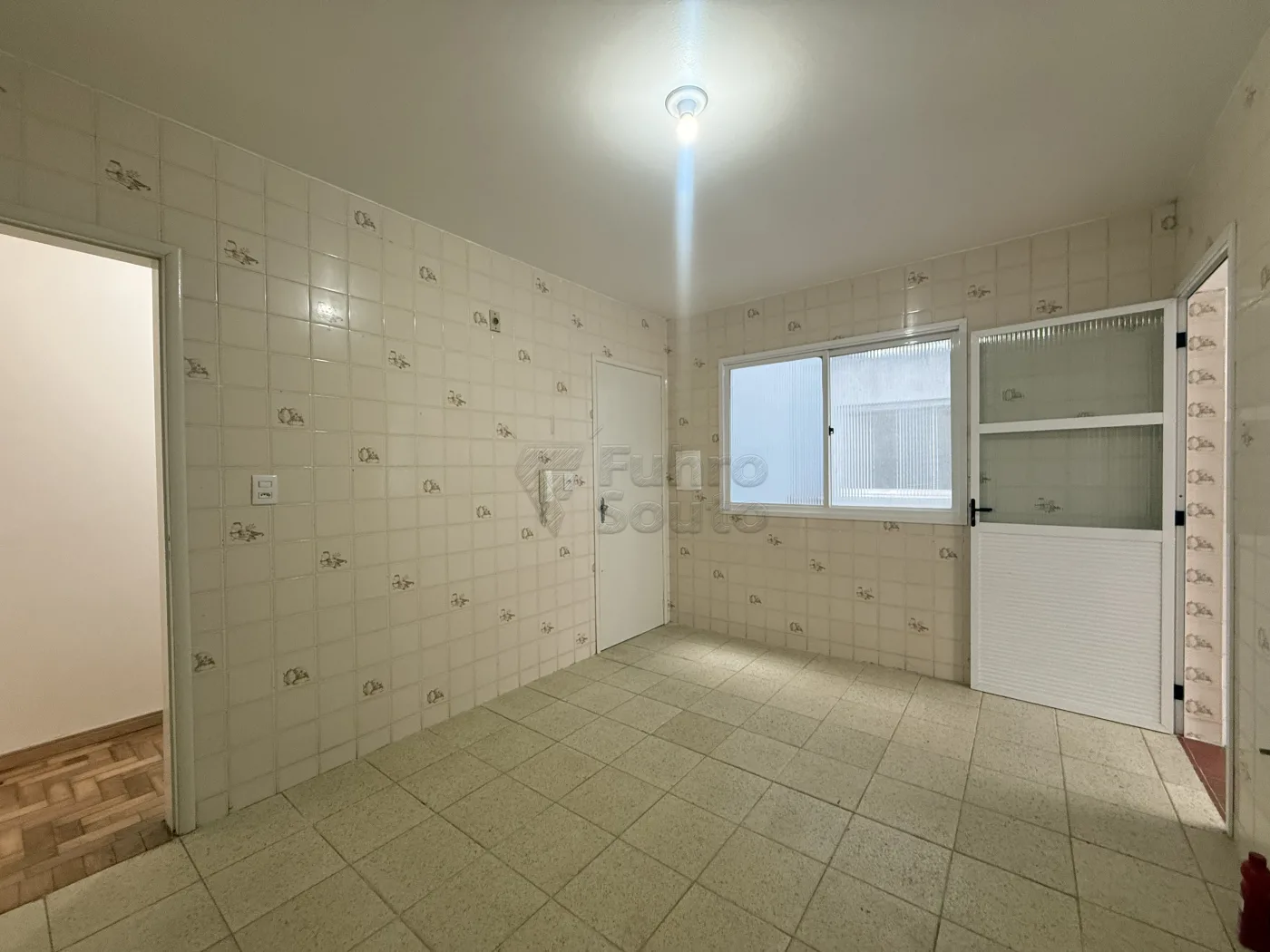 Comprar Apartamento / Padr&atilde;o em Pelotas R$ 295.000,00 - Foto 3