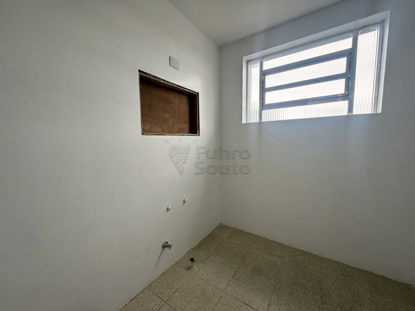 Comprar Apartamento / Padr&atilde;o em Pelotas R$ 295.000,00 - Foto 12