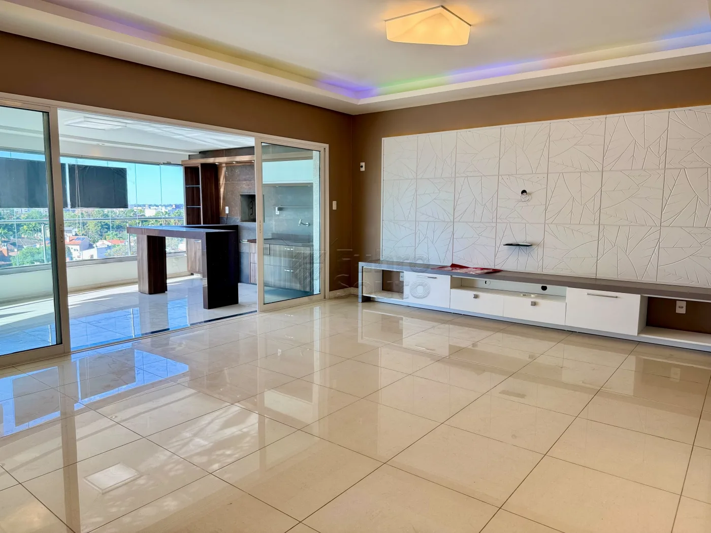 Comprar Apartamento / Padr&atilde;o em Pelotas R$ 1.800.000,00 - Foto 2