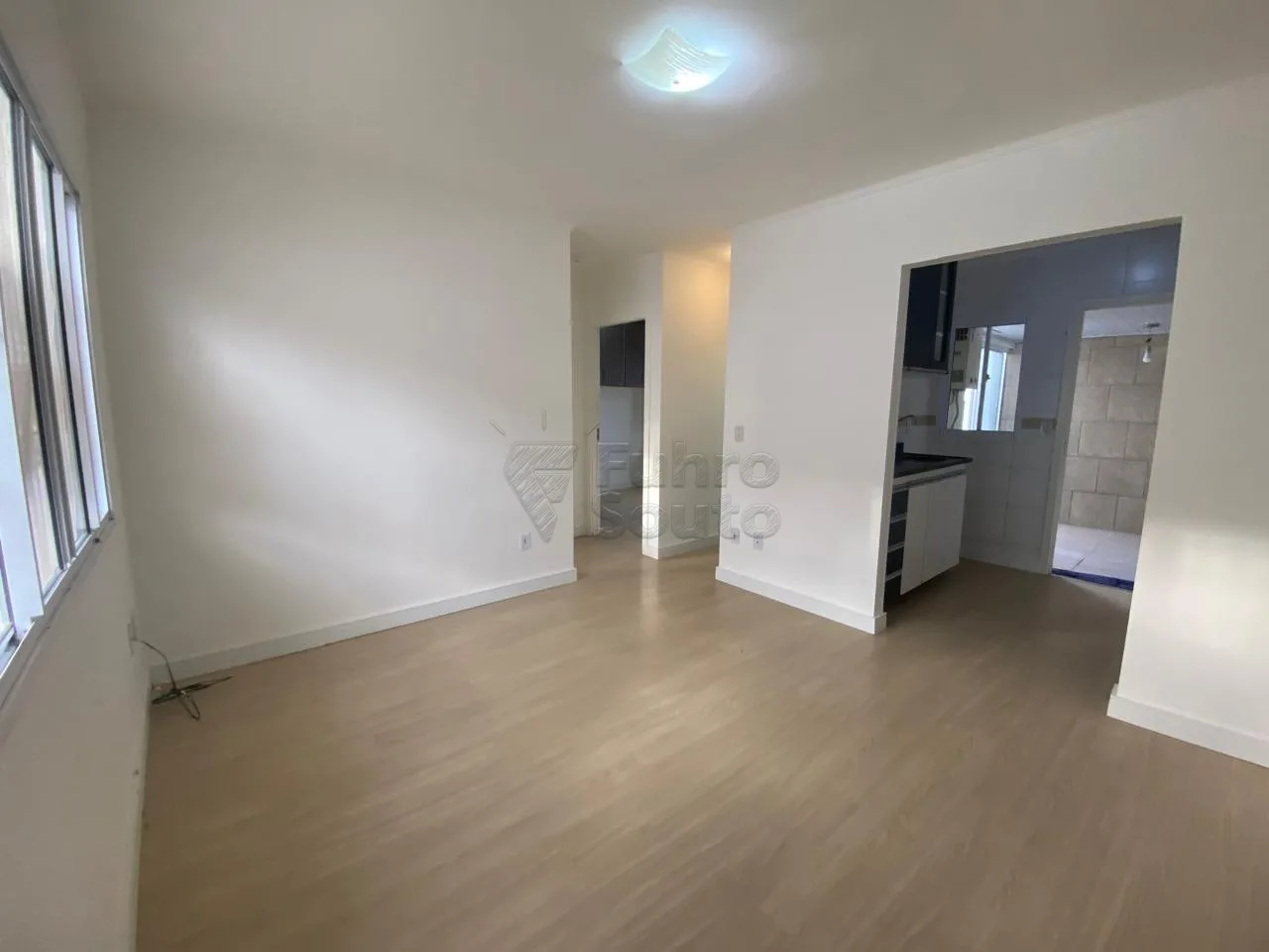 Comprar Casa / Condom&iacute;nio em Pelotas R$ 235.000,00 - Foto 2