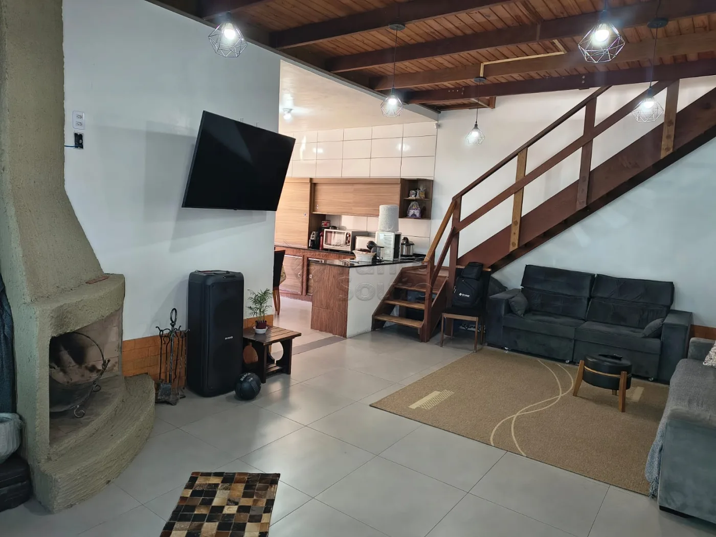 Comprar Casa / Padr&atilde;o em Pelotas R$ 450.000,00 - Foto 2