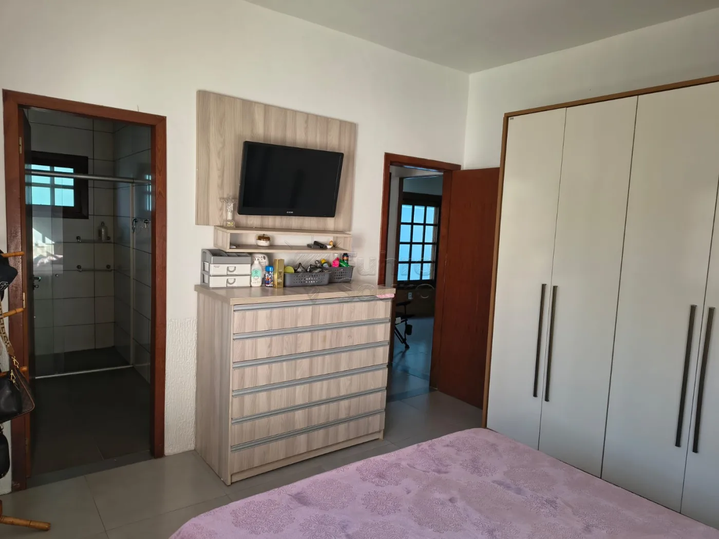 Comprar Casa / Padr&atilde;o em Pelotas R$ 450.000,00 - Foto 6