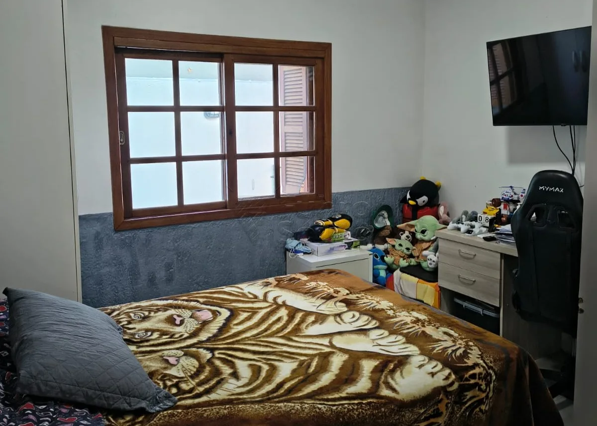 Comprar Casa / Padr&atilde;o em Pelotas R$ 450.000,00 - Foto 7